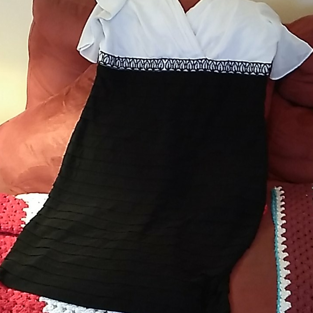 Dress - Picture 2 of 2